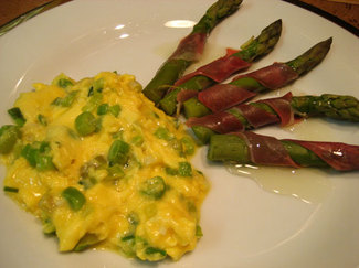 Scrambled Eggs With Chives and Sour Cream